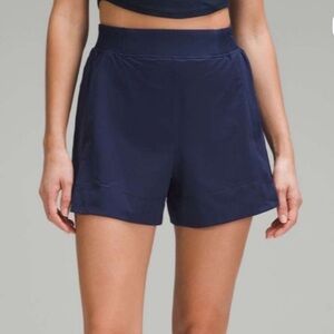 Women's Lululemon Stretch Woven Relaxed Shorts 4”